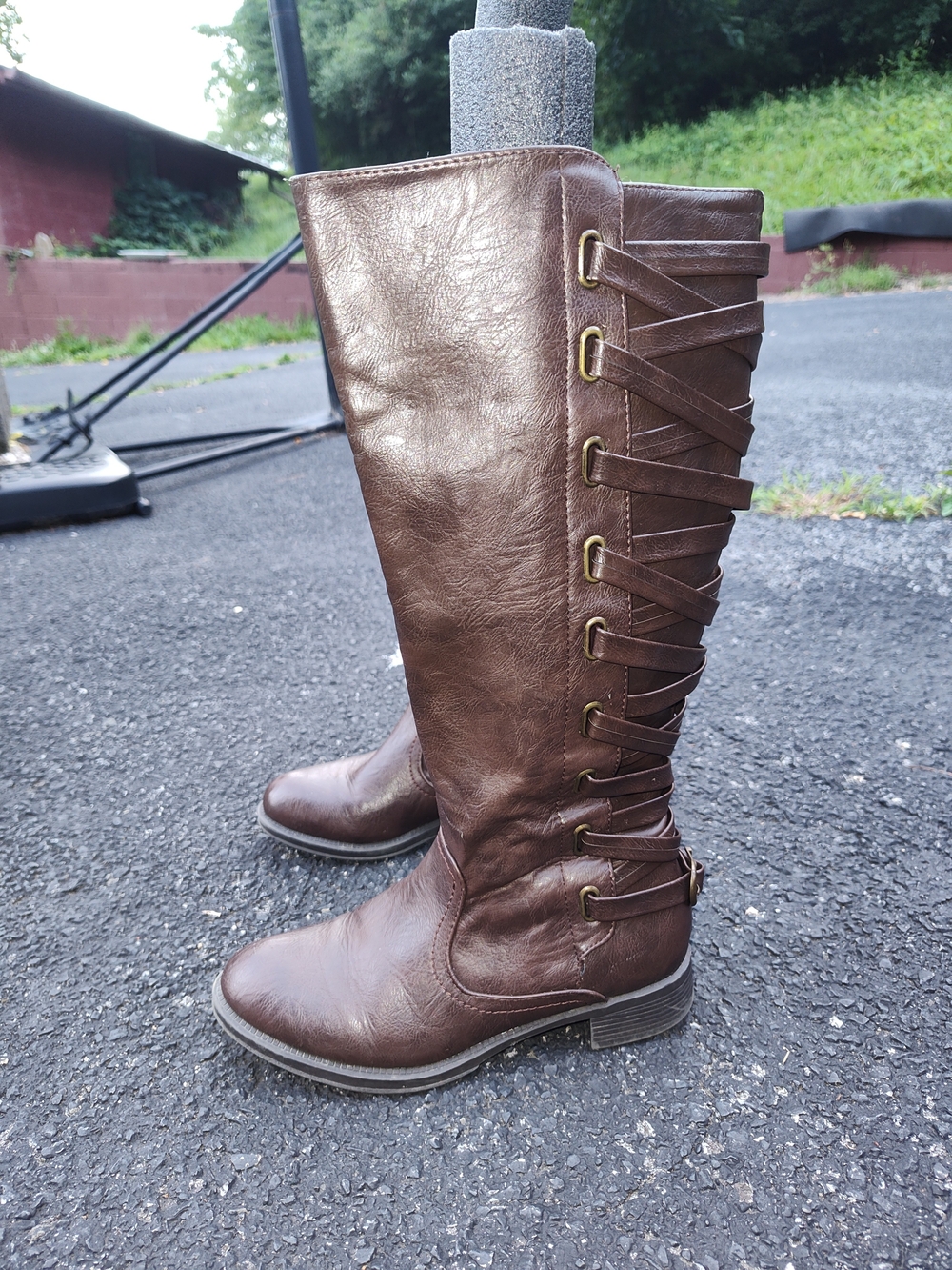 Classic Brown Knee-High Lace-Back Riding Boots With Buckle Accents